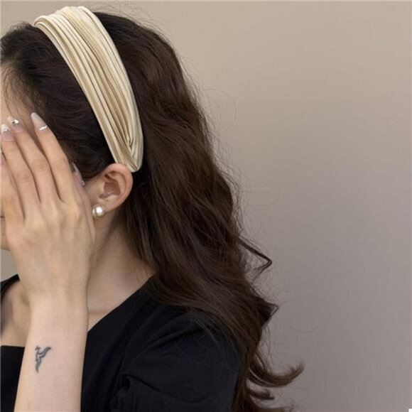 Pleated Wide Hair Headband - Picture 6 of 8